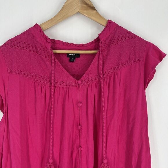 Torrid Top Size 1 Pink Rayon Slub Crochet Boho Tassel Tie Front Button Flutter - Picture 2 of 5